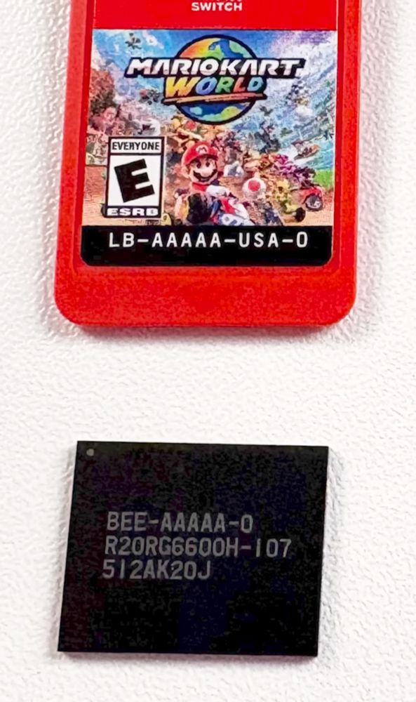 Image of MKW Game Card and its IC