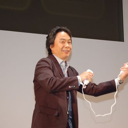 Miyamoto playing violin in Wii Music
