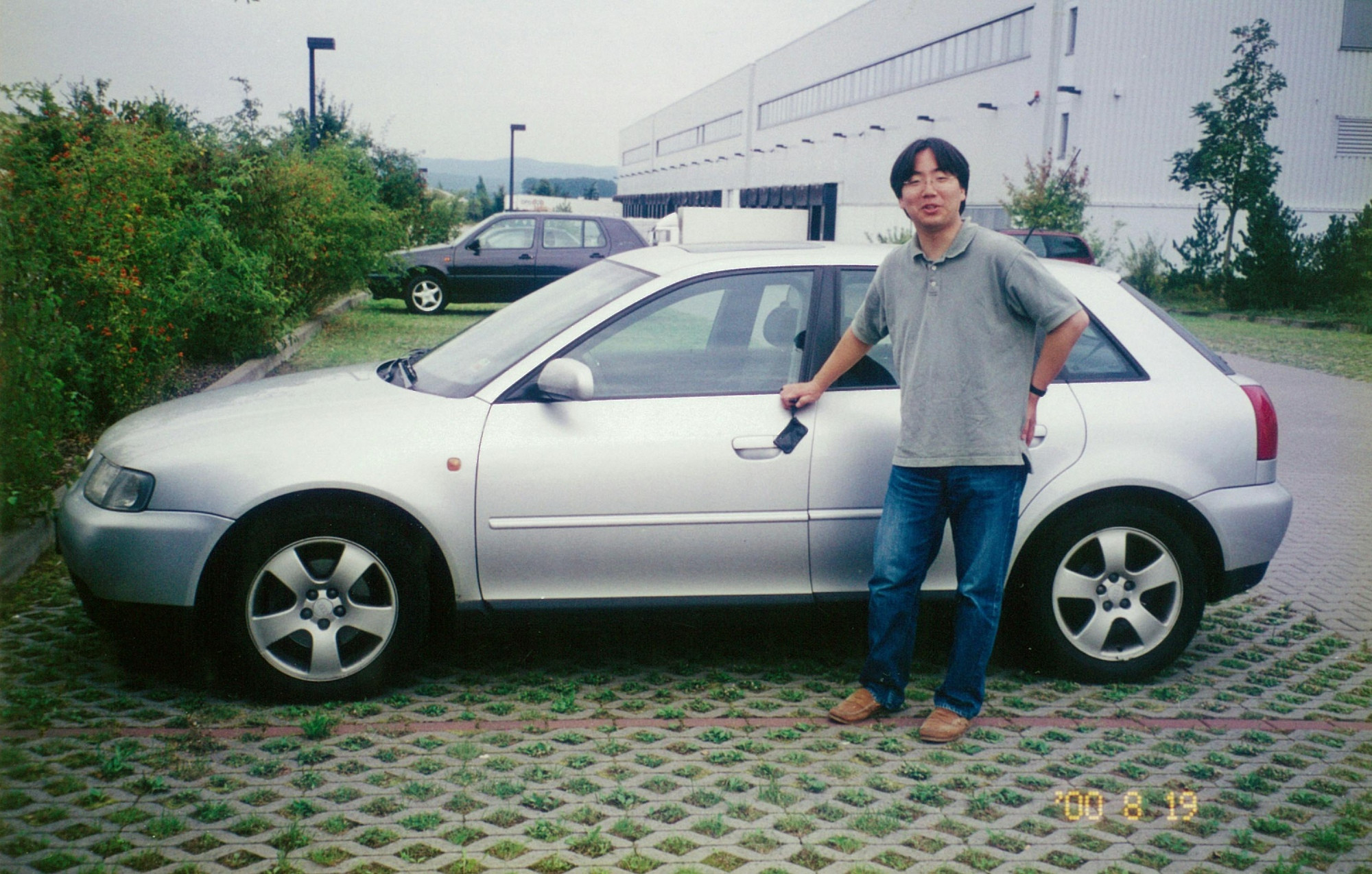 Photo of Shuntaro Furukawa, dated 2000-08-19, when he was posted in Germany