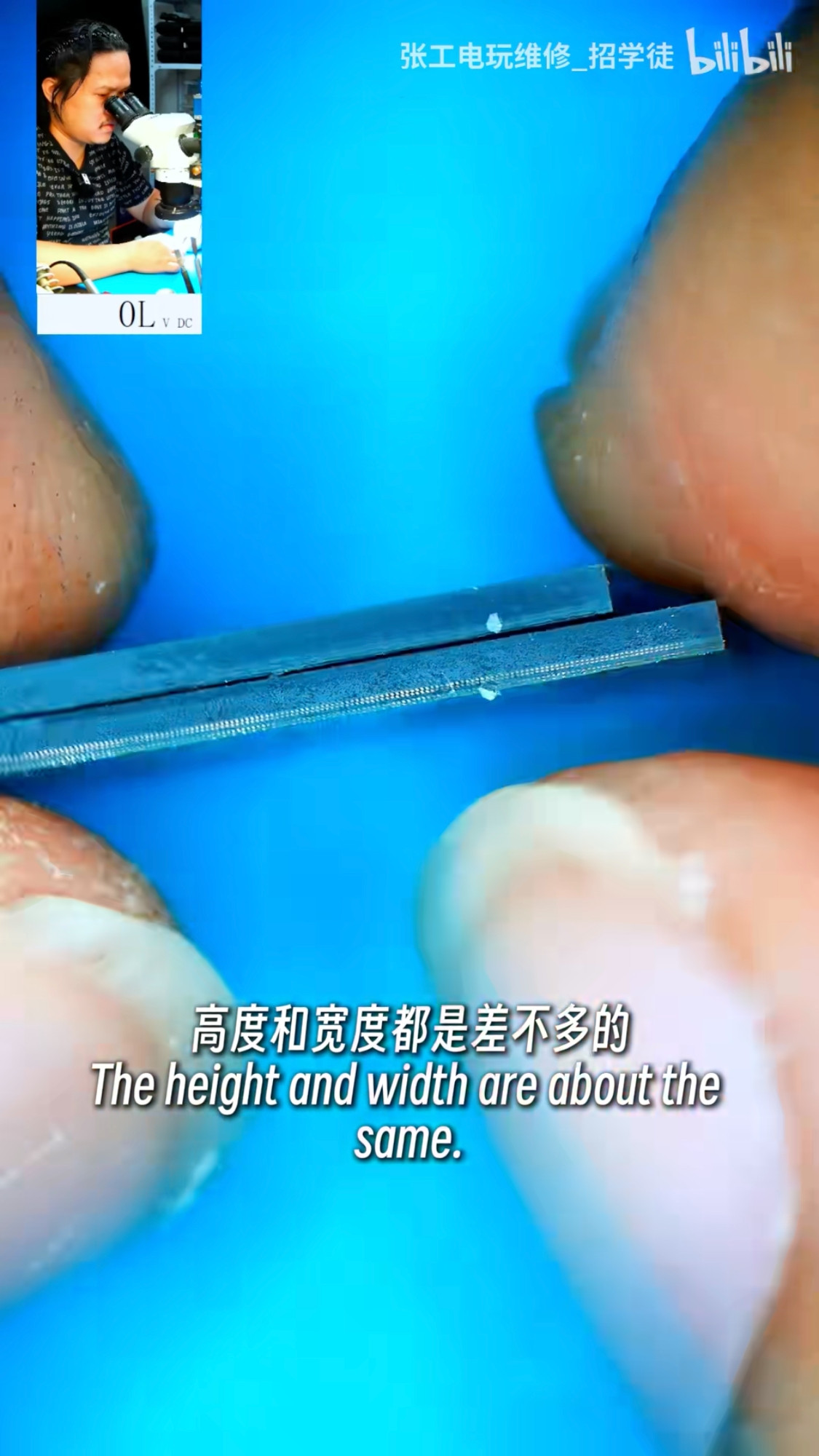 Side view of Game Card 1 IC on top, and Game Card 2 IC below it; showing that the IC heights are about the same
(else where in the video it shows that their dimensions are about the same, not just the heights)