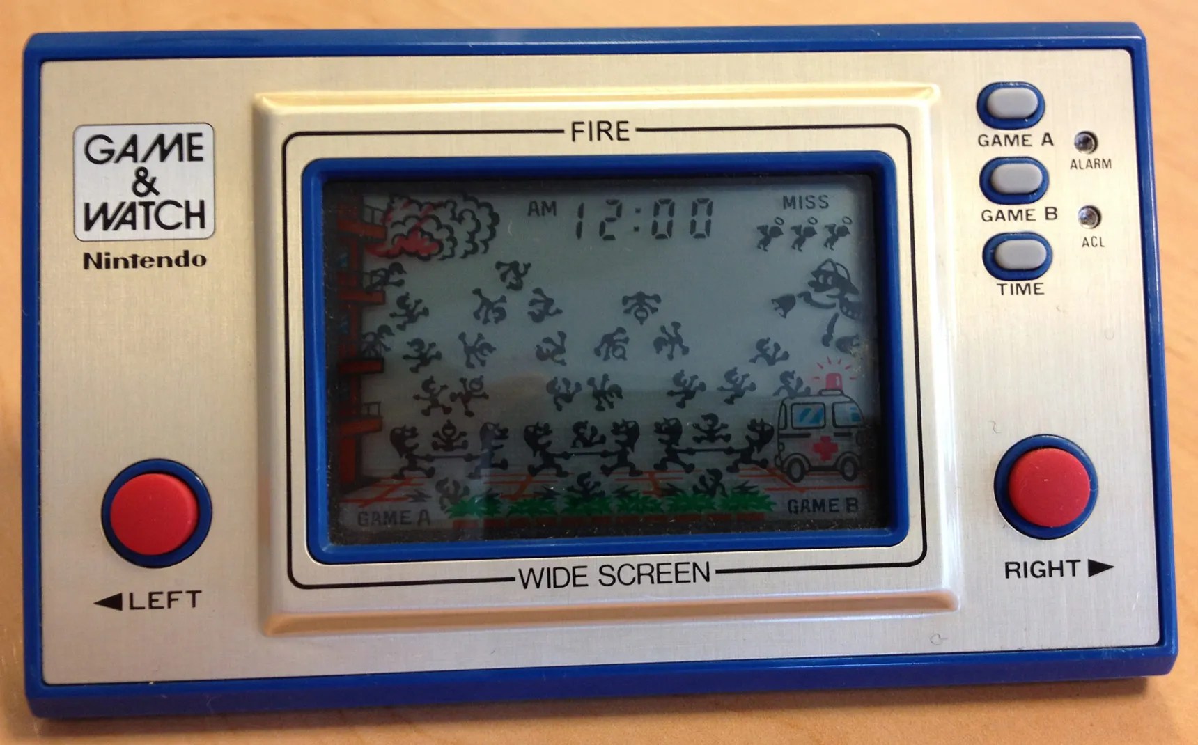 Photo of Game & Watch: Fire (Wide Screen version) Source: https://ja.wikipedia.org/wiki/_()