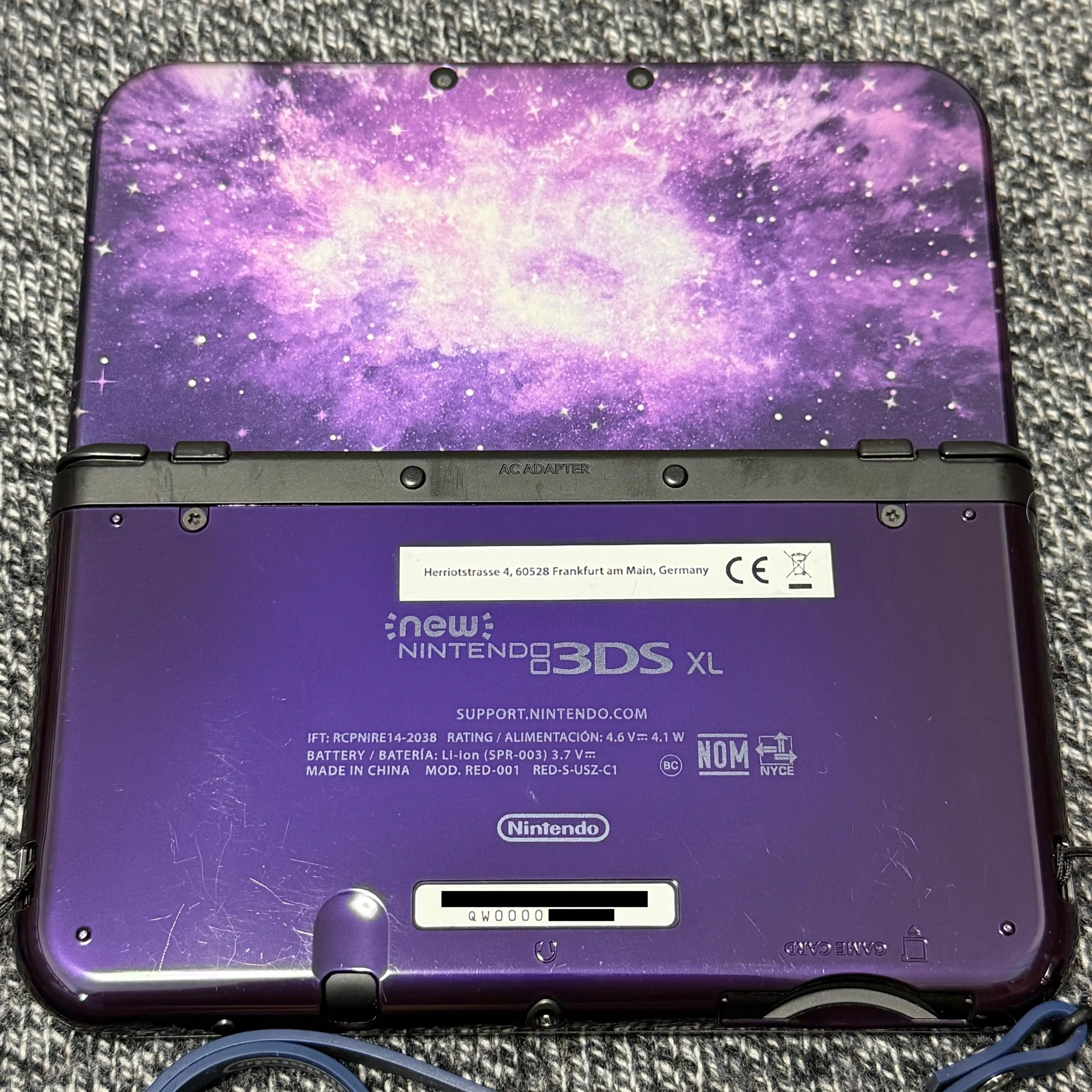 The back side (the side without screens) of the V3 prototype based on a New 3DS XL.