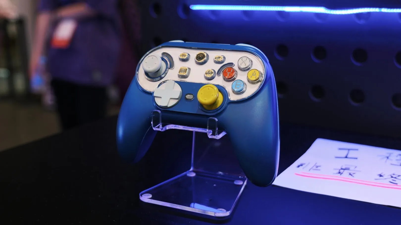 Photo of NYXI NS01 (probably not the product name but a model number), a Pro Controller 2 replacement, blue color http://xhslink.cn/o/12B9kazdosV