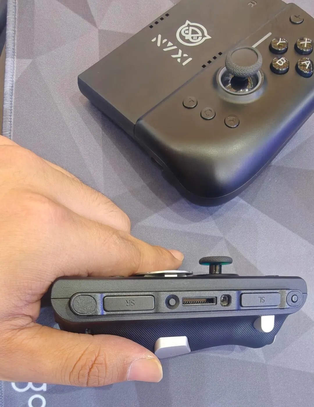 Photo of NYXI Hyperion 3 Ultra, showing its side profile, with the mouse sensor visible http://xhslink.cn/o/tVi1H5gYr5