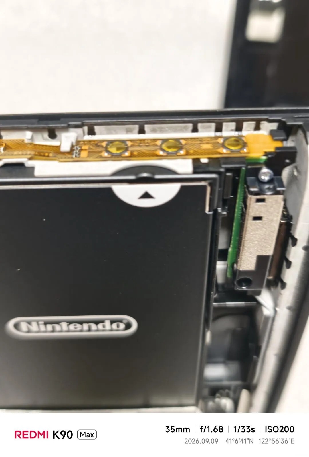 Photo of an EU version of Switch 2 console partially disassembled; the upper right antenna is clearly visible