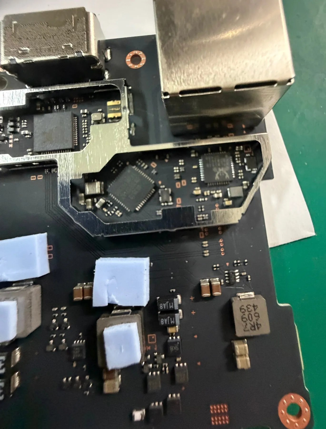 Cropped photo of BEE-CDH-MAIN-10 side-B