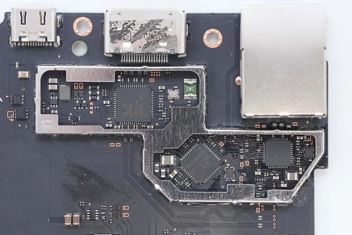 Cropped photo of BEE-CDH-MAIN-01 side-B